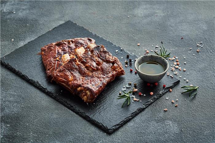 COSTINE DI MAIALE AFFUMICATE E COTTE SOTTOVUOTO SENZA GLUTINE