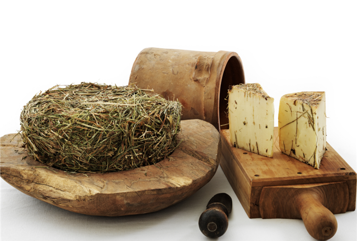 FORMAGGIO RUSTEGO SOTTO FIENO DI MONTAGNA SOTTOVUOTO KG.4